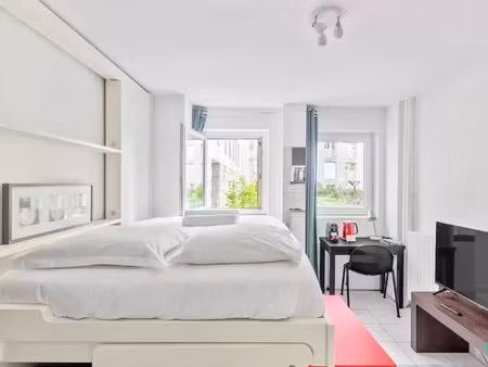 paris 15. champ de mars/village suffren. studio meublé parfait état - dpe c