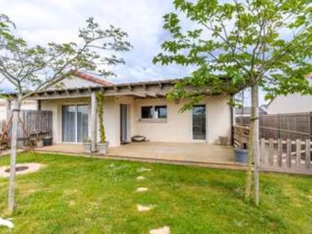 vente maison à saint-vincent-sur-jard (85520) : à vendre / 80m² saint-vincent-sur-jard
