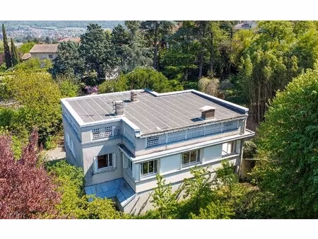 maison de luxe à vendre à curis-au-mont-d'or