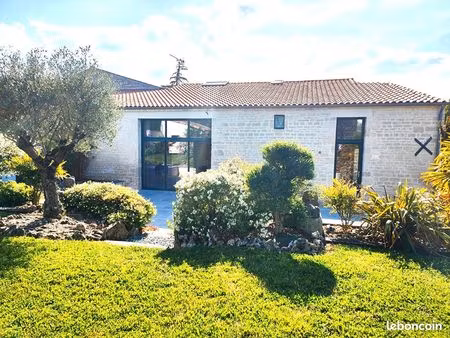 maison 7 pièces 247 m²