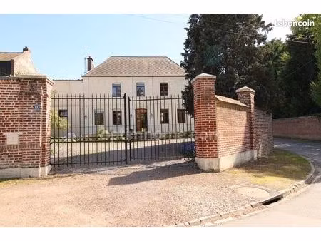 maison 9 pièces 221 m²