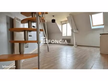 situé au 1ᵉ étage d’une résidence sécurisée  cet agréable appartement 2 pièces séduit par 