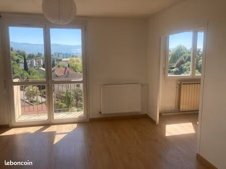 bel appartement de 68 m2 au 3e étage très lumineux
