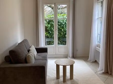 studio meublé sur jardin privé