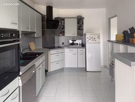 f4 83 m² – 3 chambres – lumineux – stationnement facile