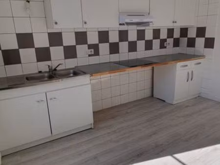 location appartement t3 à boisset(15600)