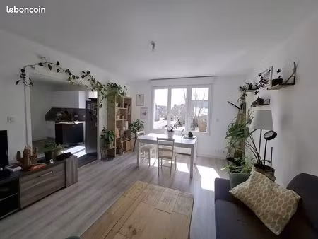 querrien bourg - a louer t3 93m² + garage 34m² et places de stationnement