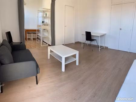 studio avec terrasse près de l'orangerie