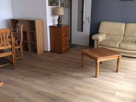 location appartement t2 meublé situé en résidence sécurisée avec hall entrée commerce à pr