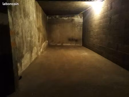 garage 15m2 en sous sol - centre ville du puy