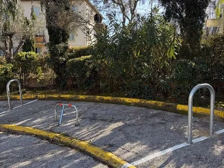 place de parking sécurisée