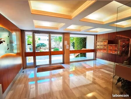 studio parking res standing securisee cv