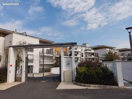 lieusaint - res bbc 2014 - beau t2 avec terrasse + 2 parkings s/sol