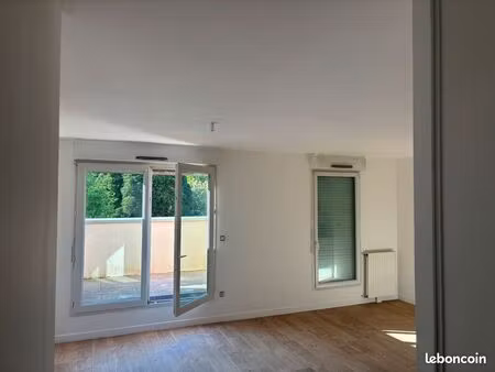 t2 47m² — nantes beaujoire — appartelent refait à neuf — parking — ascenseur — (560 +165) 