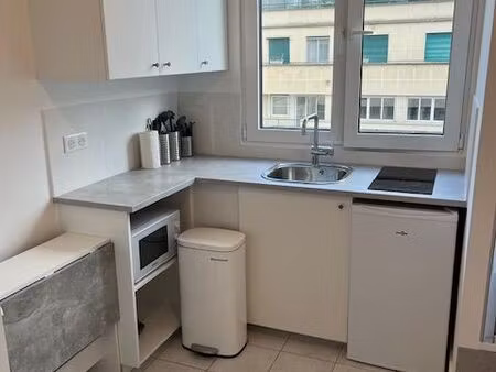 studio 12m² métro argentine excellent état