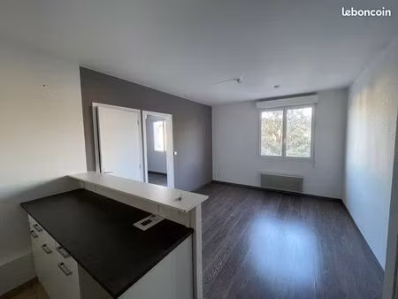 à louer – t2 lumineux de 39 m² avec parking et cave – tours  quartier piscine du lac