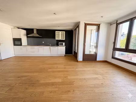 appartement 73 m2 avec balcon et parking