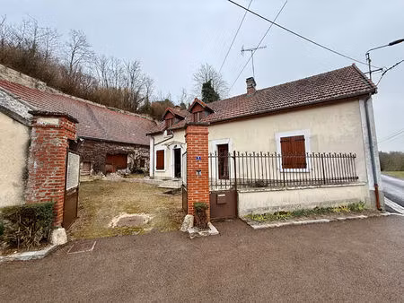 proche de fismes et beaurieux - ancienne fermette en pierre avec dépendances et espaces tr