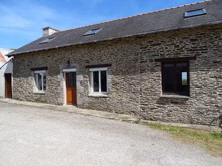 finistère. à vendre : deux maisons individuelles en pierre  chacune comprenant deux chambr