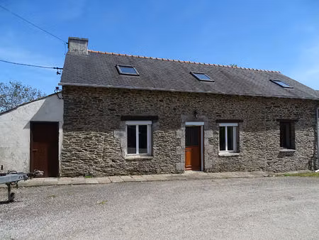 finistère. maison individuelle en pierre de 2 chambres avec une grange en pierre  près de 