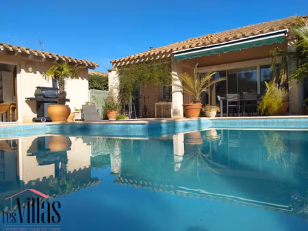 villa d'achitecte au coeur d'un parc arboré avec piscine et