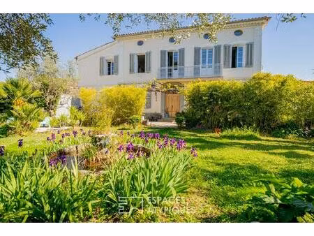 bastide bourgeoise au charme préservé au coeur du village