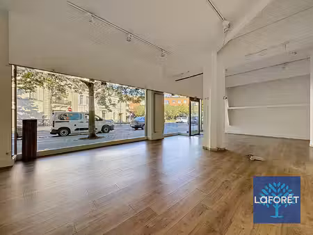 à louer - local commercial rue du quesnoy 179m² - centre-ville de valenciennes