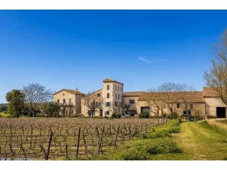 domaine de caractère au bord du canal du midi propriété avec habitations  activités...