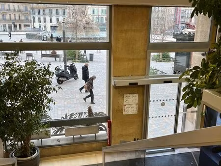 t2 castellane avec terrasse