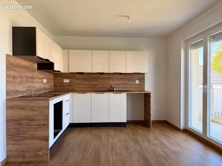 magnifique f3 - 74m² - entierement refait à neuf - cuisine semi équipée et salle d’eau neu