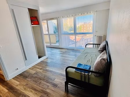 studio meublé 25 80 m² + balcon – rer b le bourget à 300 m