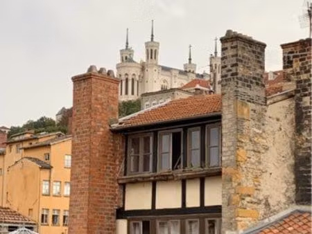 t1 meublé rénové 21 m² – vieux lyon – lumineux avec balcon