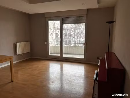 t4 lumineux proche métro debourg