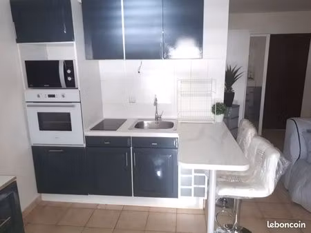 charmant studio tout équipé en bas de villa avec piscine