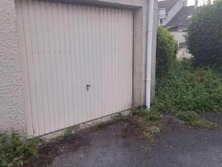 loue box fermé combs la ville