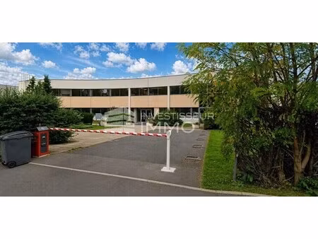 vente local d'activités 100 m² à 1 611 m²