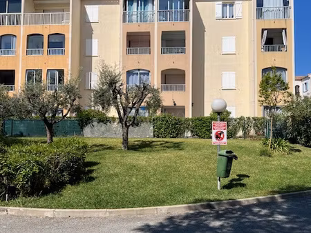 frejus appartement 2 pieces -residence avec piscine et tenni