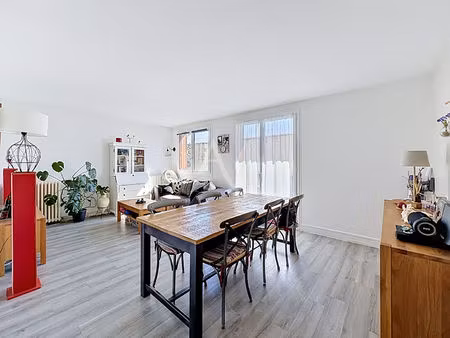 appartement meaux centre ville (proche place henri iv) - 2 chambres - balcon et stationnem