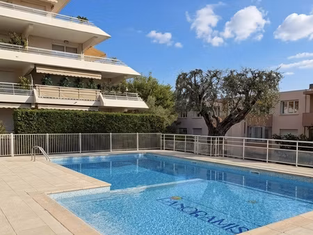 grand t2/3 de 50m2+ grande terrasse et piscine parking et ca