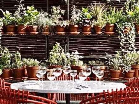 hôtel particulier avec vaste extérieur