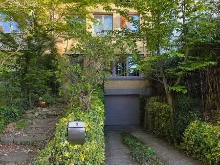 belle maison de maître 6 ch avec garage et jardin arboré !