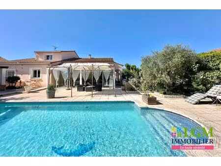 garons - spacieuse maison avec piscine