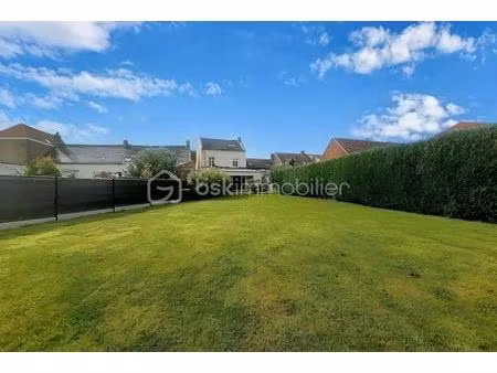 magnifique maison semi-individuelle pleine de charme et baignée de lumière  avec grand jar