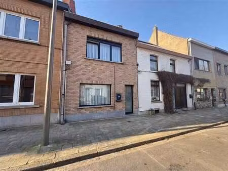 maison en parfait etat avec jardin