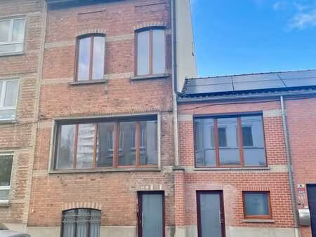 maison st-job:espaces lumineux  confortable &éco-énergétique