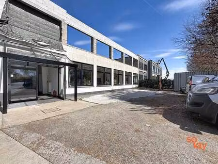 locaux industriels 553m²