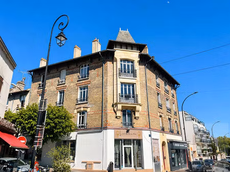 charmant 2 pièces de caractère en plein centre-ville