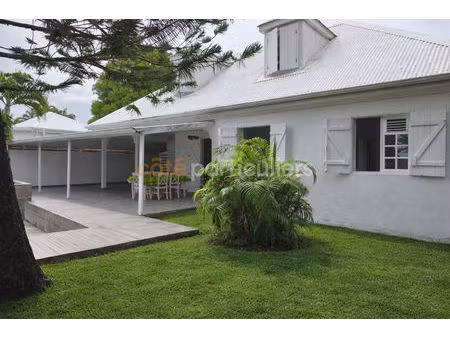rare villa f5 secteur très prisé de saint françois