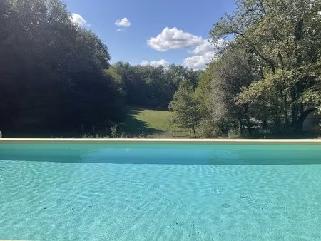 propriété en pierre magnifiquement rénovée  à 5 minutes de