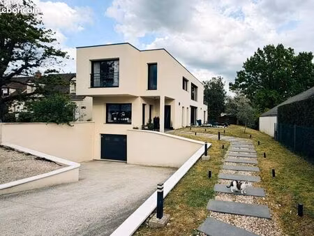 bois-le-roi – maison contemporaine d’exception au cœur de la forêt de fontainebleau